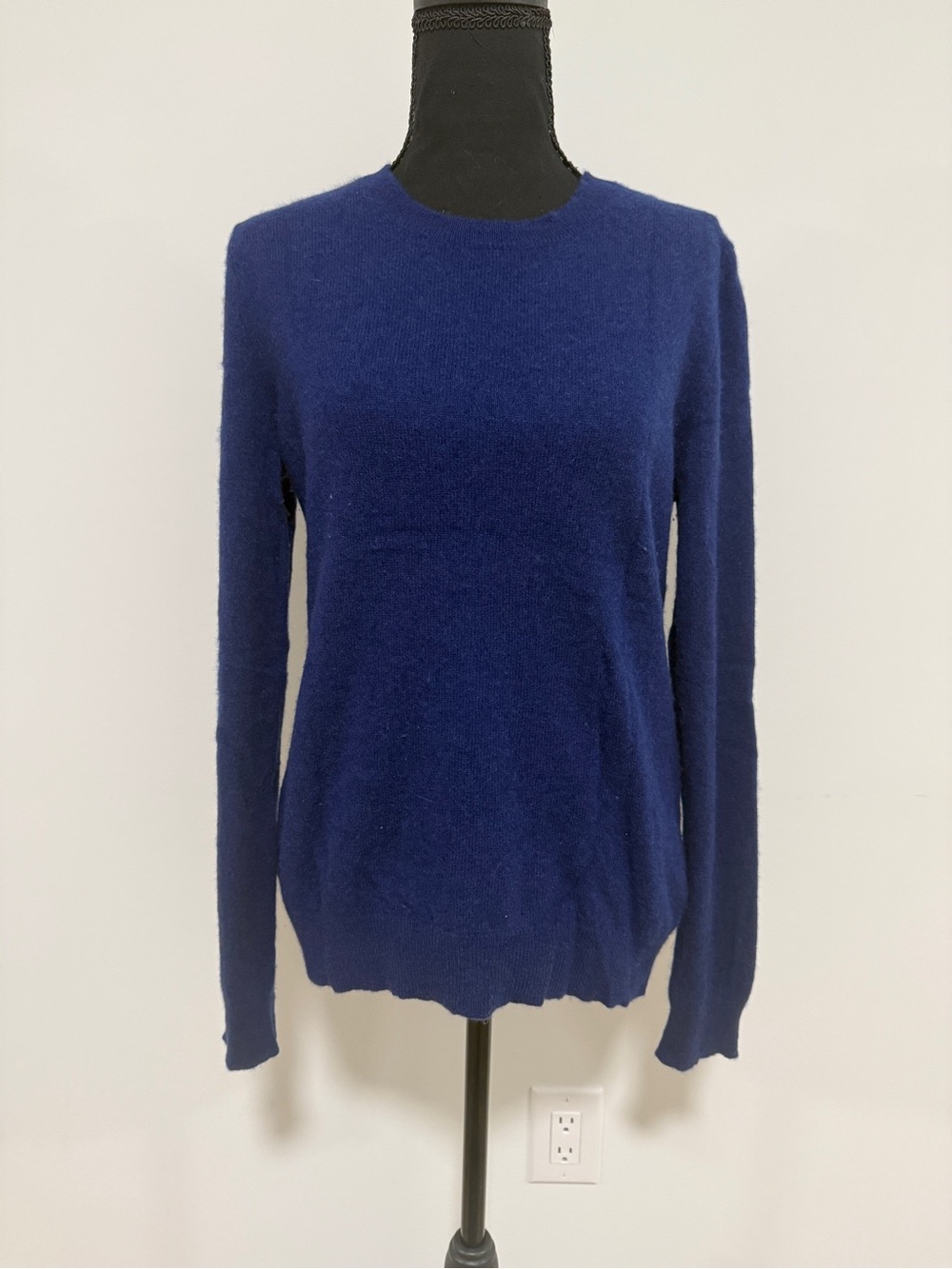 Lord & Taylor 100 Cashmere Sweater Size L Royal Blue Navy Crewneck Soft Pullover